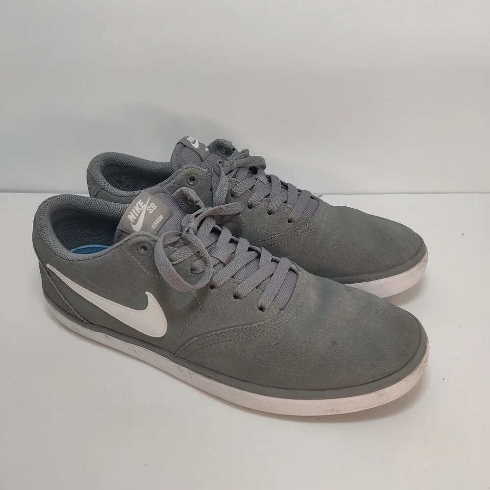 Nike SB Charge Sneakers Mens Size 11 Gray Suede Leather Shoes Lace Up